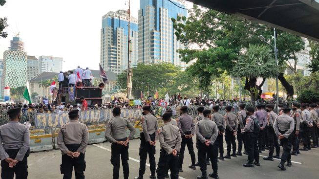 Selepas Salat Jumat, Massa PA 212 Geruduk Istana, Demo Tolak Kenaikan Harga BBM