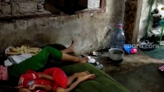 Potret Miris Kakak Beradik di Cianjur Tinggal di Rumah Tak Layak Huni, Tiap Hari Melawan Rasa Lapar