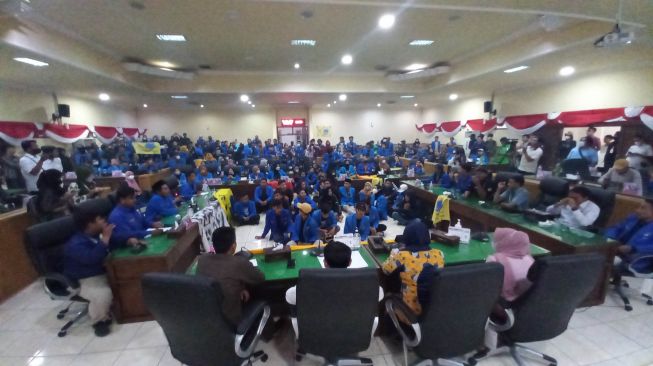 Demo Kenaikan Harga BBM, PMII Bojonegoro Duduki Ruang Dewan