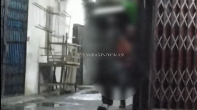 Geger Video Pria Diduga ODGJ Onani di Pasar Sambas Sambil Pandangi Perempuan, Bikin Warga Ketakutan