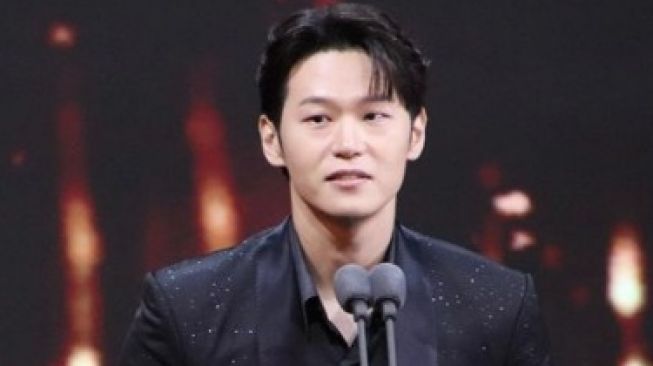 Lee Hak Joo Bersiap Menikah November Mendatang, Ini Bocoran Calon Istrinya