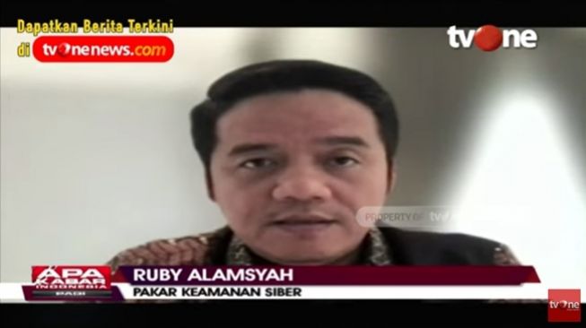 Pakar keamanan siber Ruby Alamsyah. (YouTube/tvOneNews)