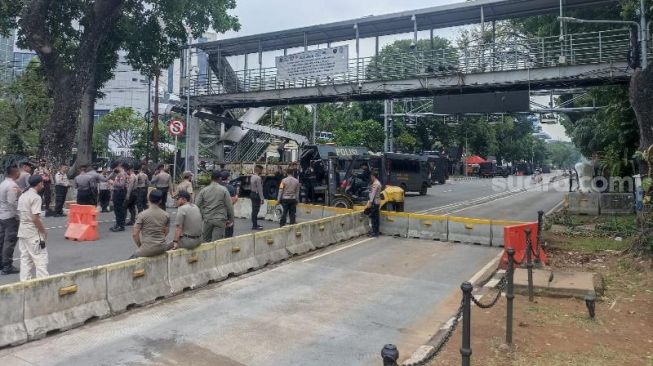 Kawal Demo Nakes dan Buruh di Patung Kuda, 2.600 Personel TNI-Polri Dikerahkan di Sekitar Istana