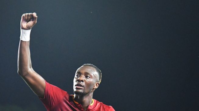 Penyerang AS Roma Inggris Tammy Abraham melakukan selebrasi usai mencetak gol kedua timnya selama pertandingan pekan keenam Liga Italia 2022-2023 antara Empoli vs Roma di stadion Carlo Castellani di Empoli, pada 12 September 2022 waktu setempat. AS Roma menang 2-1.
Alberto PIZZOLI / AFP
