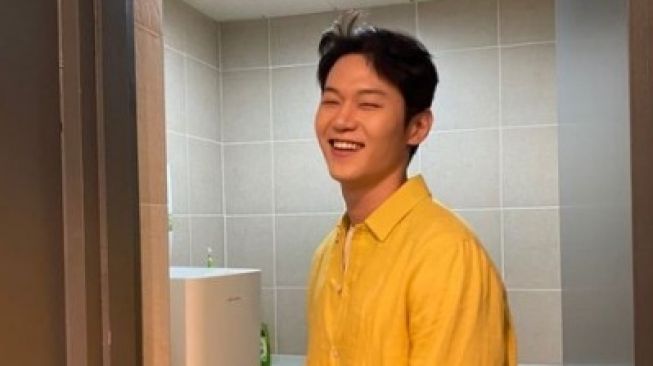 Lee Hak Joo [Instagram/@imcokecolor]