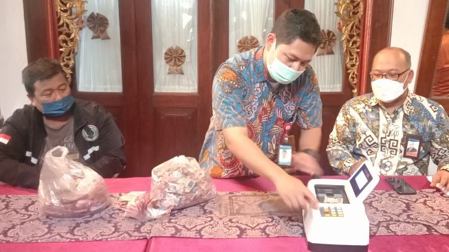 Sedih Uang Puluhan Juta Tidak Bisa Diganti Usai Dimakan Rayap, Samin: Insya Allah, Saya Mengikhlaskan