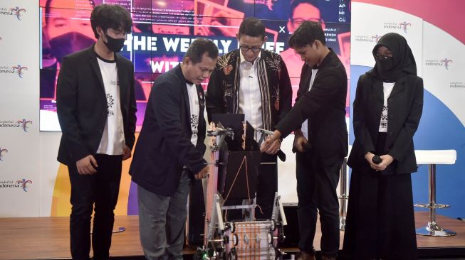 Tim Robot R2045 Tampil di Ajang First Global Challenge (FGC) 2022, Menparekraf Sandiaga Uno Beri Dukungan