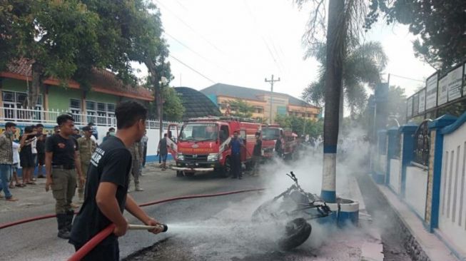 Diparkir, Motor Penjemput Siswa SMPN 4 Karanganyar Ludes Terbakar