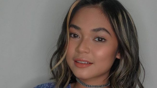 Gantikan Momo, Ini Profil Vokalis Geisha Regina Poetiray