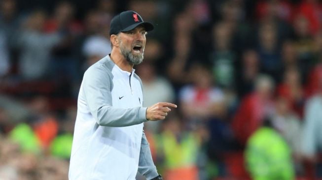 Reaksi pelatih Liverpool, Jurgen Klopp di laga Liga Champions kontra Ajax, Rabu (14/9/2022) dini hari WIB. [LINDSEY PARNABY / AFP]