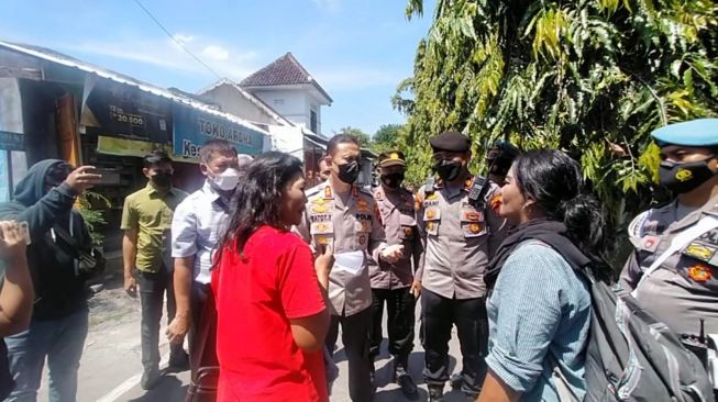 Astaga! Masih Siang Bolong, PSK di Kawasan Gilingan dan Kestalan Nekat Mangkal, Akhirnya Diciduk Tim Polresta Solo