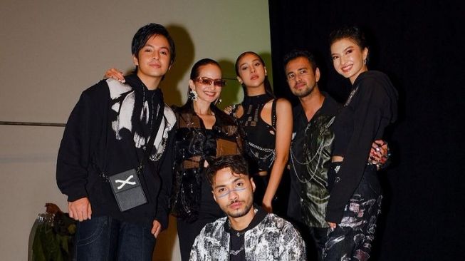 Pesona Raffi Ahmad Tampil di New York Fashion Week (Instagram/@erigostore)