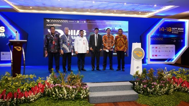 GIIAS 2022 Surabaya atau GIIAS The Series Surabaya 2022 resmi dibuka oleh Dirjen ILMATE, Dirjen Hubdar, Gaikindo, Gubernur Jawa Timur dan Gubernur Jabar pada Rabu (14/9/2022) [GIIAS Surabaya/Seven Events].