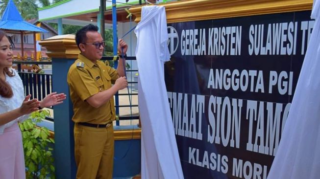 Bupati Morowali Utara Resmikan Gereja GKST Jemaat Sion