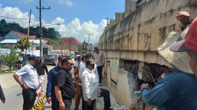 Komisi III DPRD Samarinda Pastikan Flyover Juanda Aman Meski Dindingnya