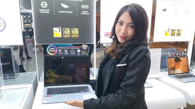 Asus menghadirkan Zenbook 14X Oled Space Edition. [Suara.com]