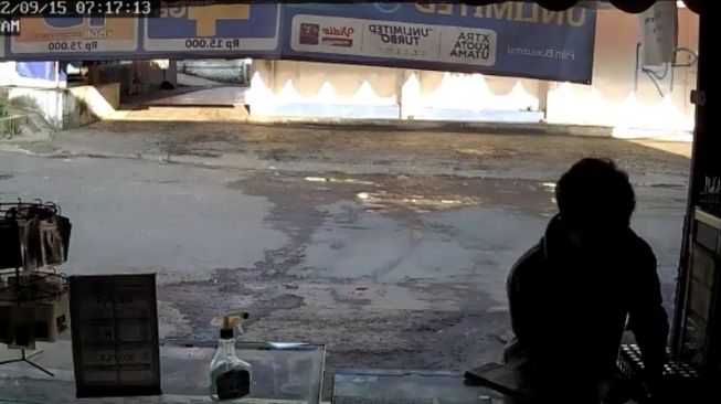 Aksi Pencurian Handphone Belasan Juta di Cianjur Terekam CCTV, Begini Tampang Terduga Pelaku