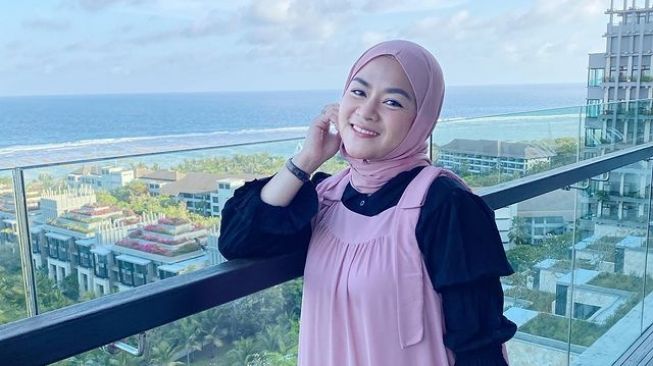 Potret Yunita Mantan Istri Daus Mini Liburan di Bali (Instagram/@lee_yunita)