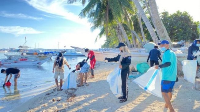 5000 Relawan Dikerahkan Bersihkan Pantai di Kabupaten Kepulauan Selayar