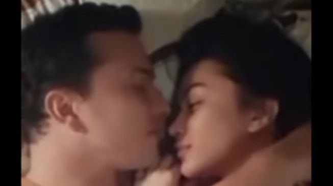 Video Viral Seranjang dengan Nicholas Saputra, Ariel Tatum Mainkan Bibir Nicsap Bikin Publik Baper