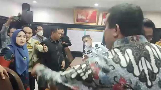 Ribut dengan Anggota DPRD Pekanbaru, Pengacara Keluarkan Umpatan Kasar