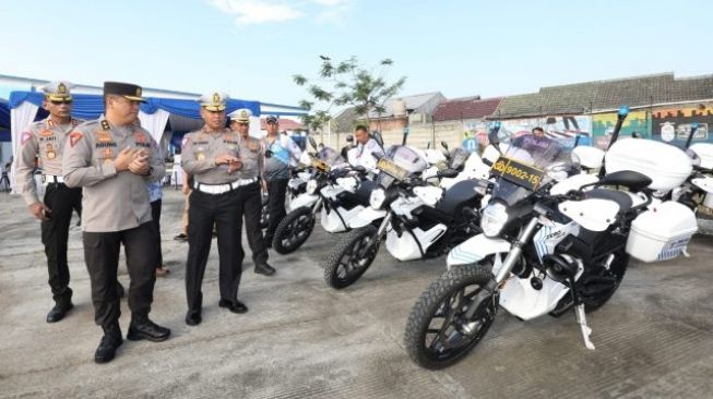 Polri menyiapkan 88 mobil listrik dan 94 motor listrik untuk pengamanan pengawalan G20 di Bali [NTMCPolri.info].