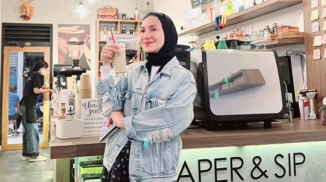  Potret Terbaru Wanda Hamidah Usai Berhijab (Instagram/@Wanda_Hamidah)