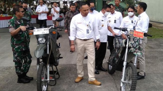 Uji coba dua unit motor listrik di Pusat Penelitian dan Pengembangan (Puslitbang) Kementerian Pertahanan (Kemhan) (ANTARA/HO-Humas Kemhan).