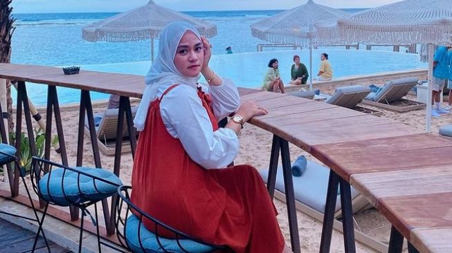 Potret Yunita Mantan Istri Daus Mini Liburan di Bali (Instagram/@lee_yunita)