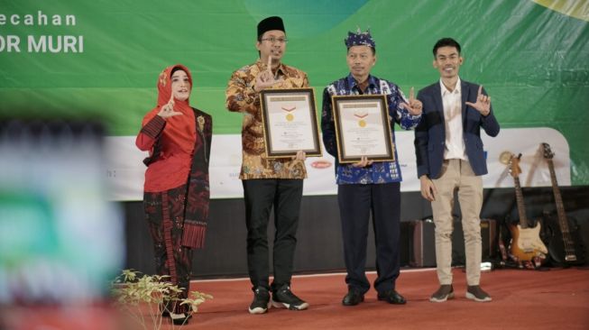 Gandeng Nyalanesia, Kabupaten Sidoarjo Sukses Pecahkan  Rekor MURI Melalui Festival Literasi