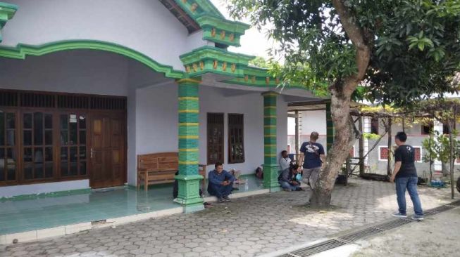 Ayah Pemuda Madiun yang Jadi Tersangka Kasus Bjorka Kaget: Selama Ini Anaknya Tak Pernah ke Mana-mana