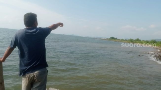 Heboh, Warga Lihat Buaya 6 Meter Berkeliaran di Pantai Ancolgen Bandar Lampung