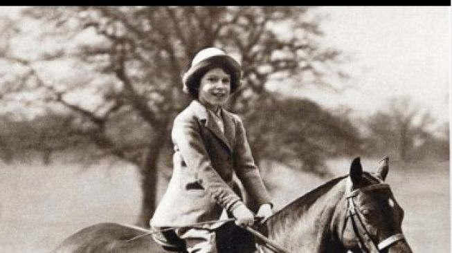 Foto masa kecil Ratu Elizabeth II (Instagram)