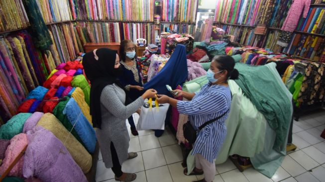 Hadirkan Beragam Kain, Pasar Tekstil Cipadu Kota Tangerang Selalu Ramai Pengunjung