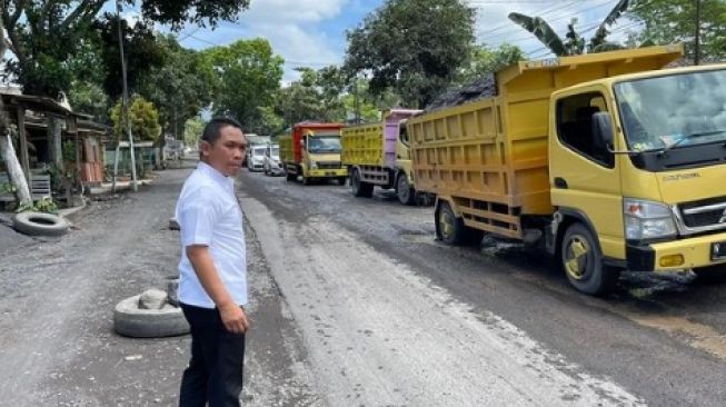 Muatan Truk Pasir Over Tonase hingga Bikin Jalan Berlubang, Bupati Lumajang Murka