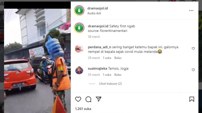 Pakai Galon di Kepala, Pria Ini Ramai Jadi Pembahasan Warganet: Kalau Haus Tinggal Mencet