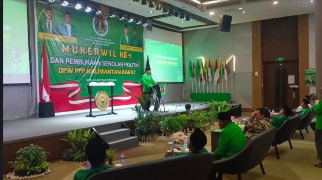 Plt Ketum PPP Hadiri Mukerwil dan Sekolah Politik di Kalbar, Ajak Kader Bersatu Jelang Pemilu