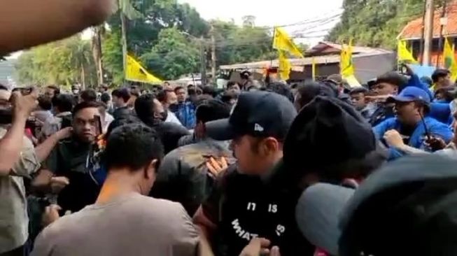 Tangkapan Layar Aksi Demo Tolak BBM di Istana Bogor Ricuh [Ist]