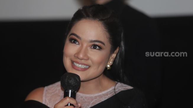 Jadi Model Busana Muslimah, Titi Kamal Didoakan Netizen Segera Hijrah