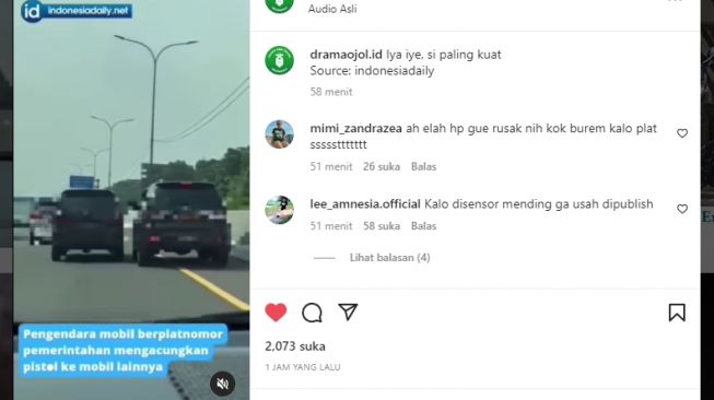 Geger, Pengendara Mobil Plat Merah Acungkan Pistol ke Pengguna Jalan: Si Paling Kuat