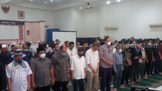 Dewan Pers gelar salat gaib untuk almarhum Azyumardi Azra di Hall Dewan Pers, Kebon Sirih, Jakarta Pusat. (Suara.com/Arga).