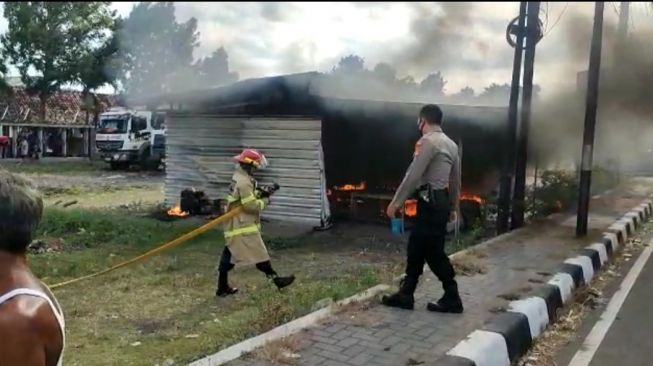 Warung Lesehan Bu Menuk di Piyungan Hangus Tebakar, Diduga karena Penanak Nasi