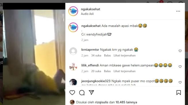 Jatuh Terpeleset saat Dijemput Pacar, Wanita Ini Justru Ditertawakan Temannya, Warganet: Untung Pake Helm