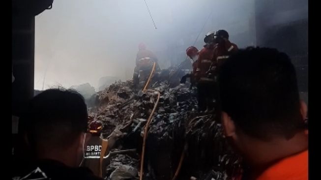 Gudang Pengengepul Kertas Bekas di Jalan Parangtritis Hangus Terbakar, Pemilik Rugi Miliaran Rupiah