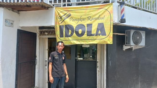 Andi Widoyo, kapper yang nekat melawan tiga perampok di tempat kerjanya di Kawasan Cengkareng, Jakarta Barat. [Ist]