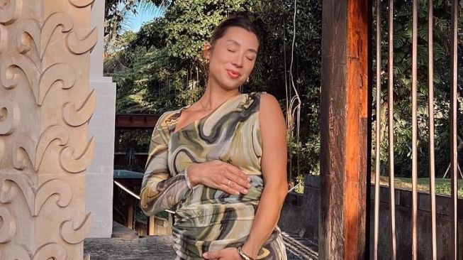 Baby Bump Jennifer Bachdim (Instagram/@jenniferbachdim)