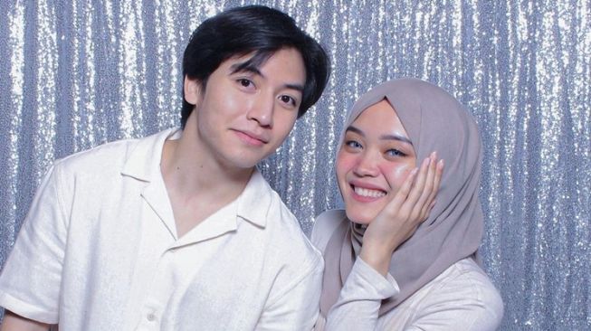 Potret Anniversary Putri Delina dan Jeffry Reksa (instagram/@jeffryreksaa/@putridelinaa)