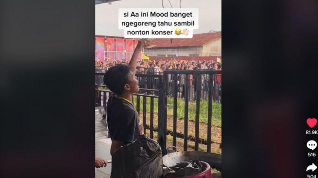 Joget Aduhai, Aksi Cowok Goreng Tahu Sambil Nonton Konser Ini Bikin Warganet Iri