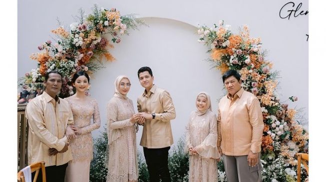 Potret Lamaran Glenca Chysara dan Rendi Jhon (Instagram/glencachysaraofficial)