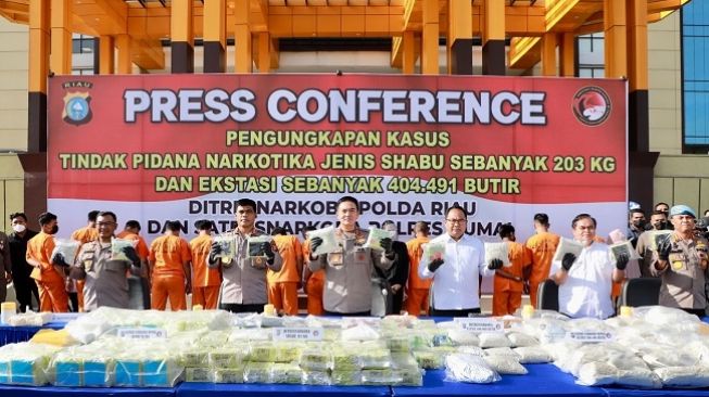 Polda Riau Ungkap Peredaran 2 Kuintal Sabu Dan 404 Ribu Ekstasi, 16 Tersangka Ditangkap